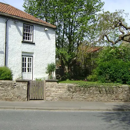 The Greyhound, Hackforth Near Hotel