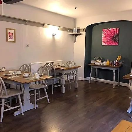The Greyhound, Hackforth Near 3*