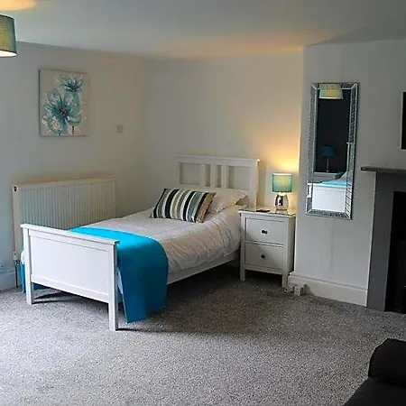 The Greyhound, Hackforth Near 3*