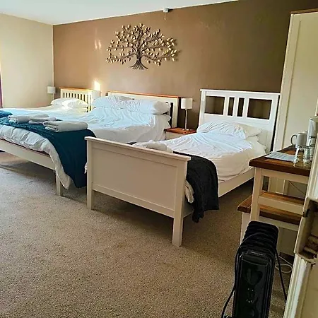 The Greyhound, Hackforth Near Hotel 3*