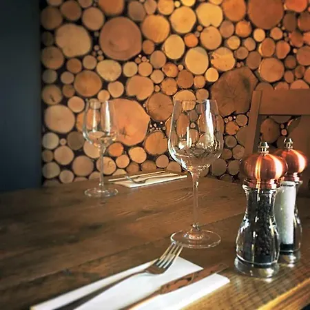 The Greyhound, Hackforth Near Hotel 3*