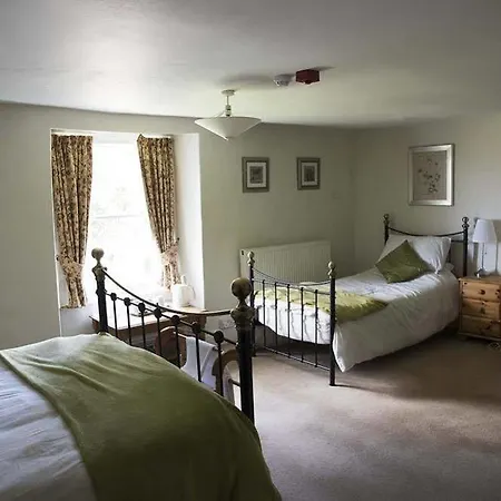 The Greyhound, Hackforth Near Hotel 3*