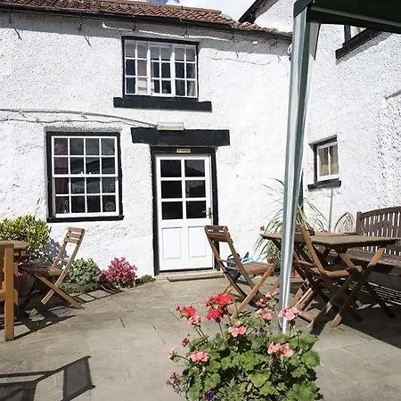 The Greyhound, Hackforth Near Hotel 3*