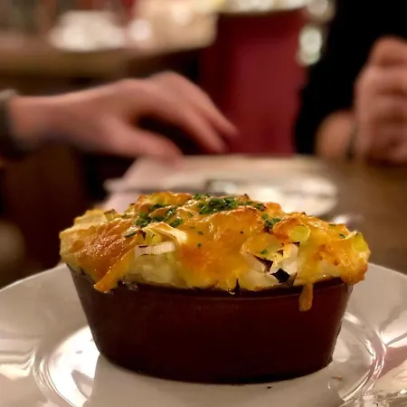 Hotel The Greyhound, Hackforth Near