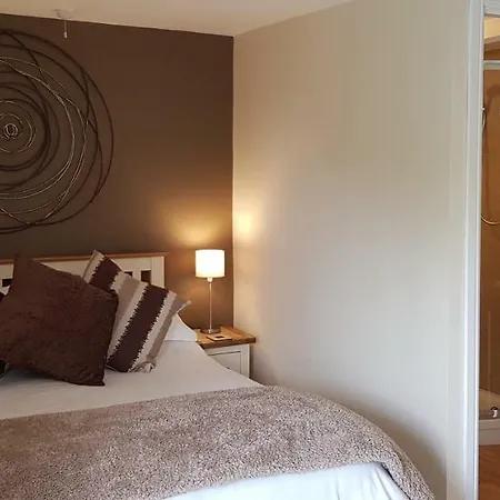 The Greyhound, Hackforth Near