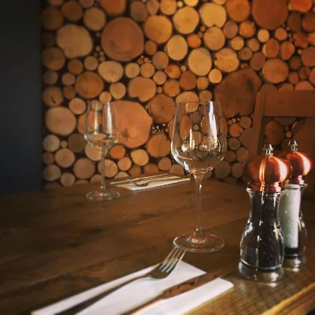 The Greyhound, Hackforth Near Hotel 3*