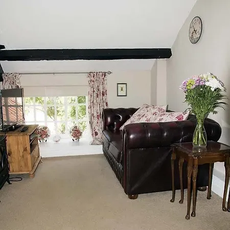 The Greyhound, Hackforth Near