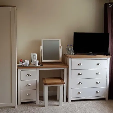 The Greyhound, Hackforth Near 3*